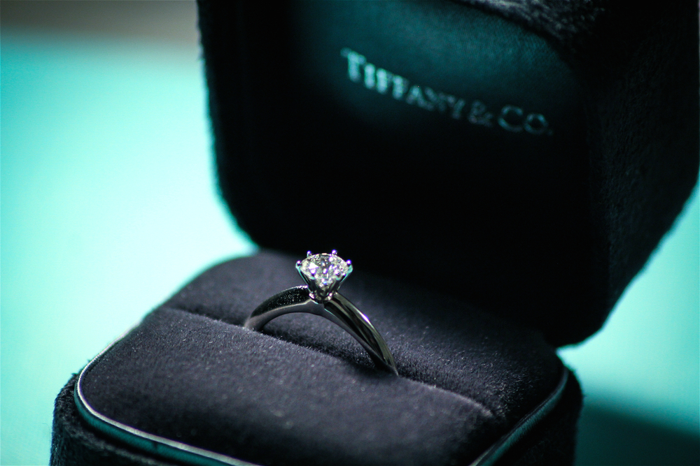 ティファニーで人気の婚約指輪と結婚指輪はこれ！愛され続ける世界的 